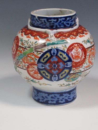 Lot 173 - A Japanese imari decorated squat vase with...