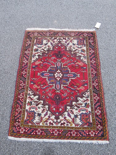 Lot 611 - A Heriz rug, 149 x 102cm