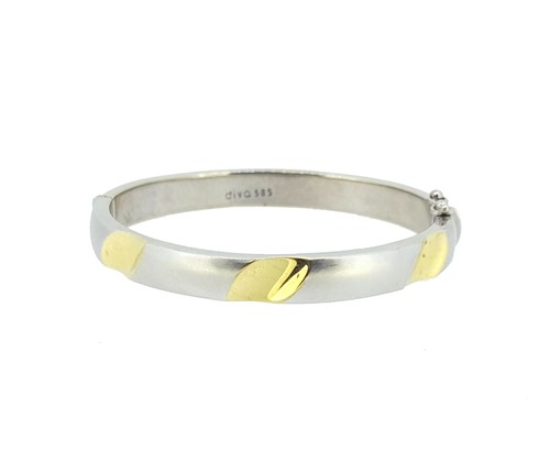 Lot 196 - A two colour hinged bangle