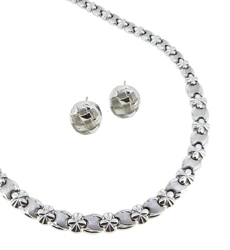 Lot 252 - A fancy collarette, together with a pair of ear clips