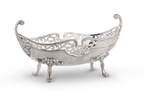 Lot 685 - Chester - A George V silver bon bon dish