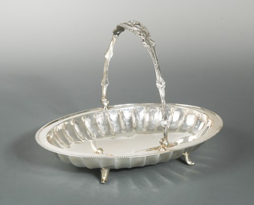 Lot 626 - An Edward VII silver swing handled bread basket