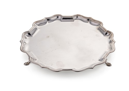 Lot 621 - An Edward VII silver waiter