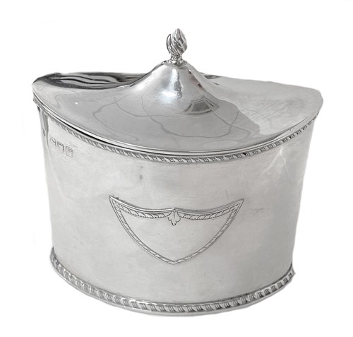 Lot 469 - An early 20th century silver tea caddy