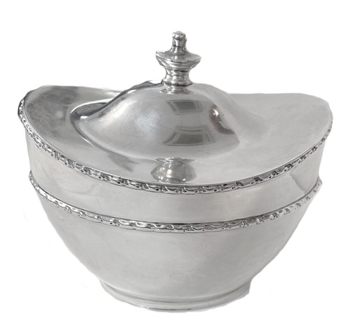 Lot 473 - A George V silver tea caddy