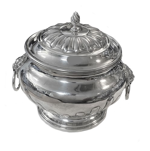 Lot 474 - A late Victorian silver tea caddy