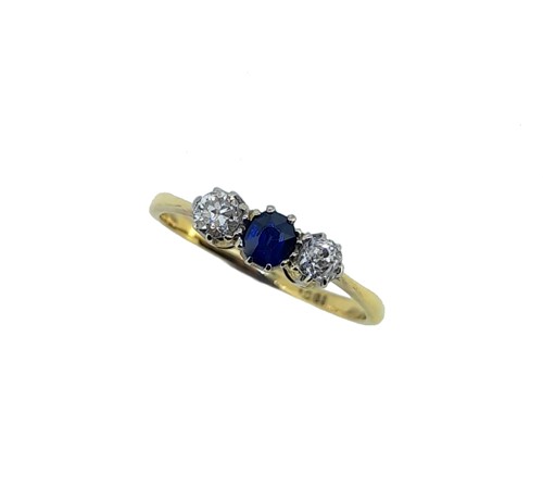 Lot 42 - A sapphire and diamond three stone ring
