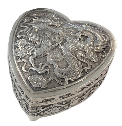 Lot 429 - An early 20th century Chinese exportware silver trinket box