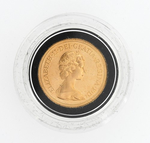 Lot 37 - Elizabeth II uncirculated gold sovereign 1979,...