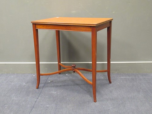 Lot 440 - An Edwardian satinwood occassional table, 71 x...