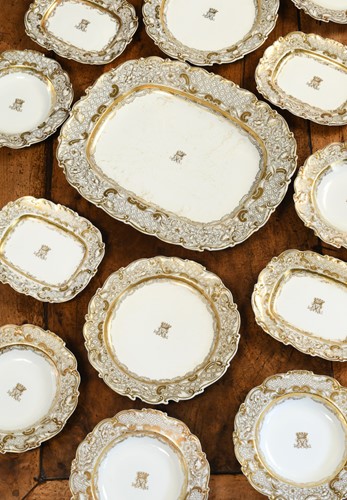 Lot 208 - An extensive Chamberlain & Co Worcester dinner service