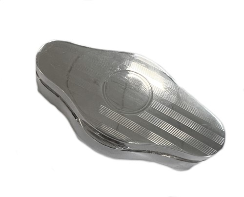 Lot 423 - An early 20th century silver pill box