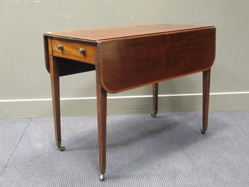 Lot 472 - An Edwardian mahogany pemboke table, 71 x 91 x...