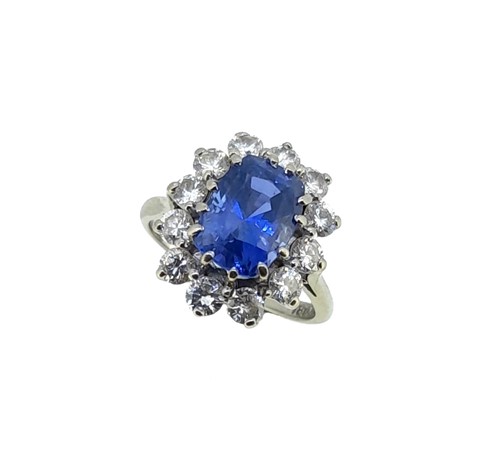 Lot 270 - A sapphire and diamond cluster ring