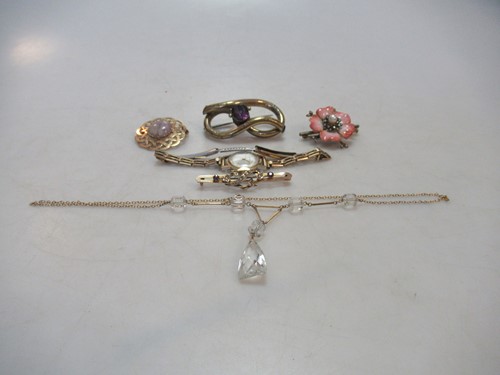 Lot 237 - a Celtic style brooch hallmarked 9ct gold,...