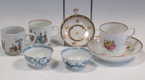 Lot 5 - Two small blue and white tea bowls, a small...