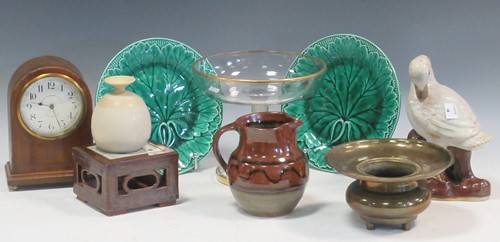 Lot 86 - A glass and gilt tazza, a mahogany mantle time...