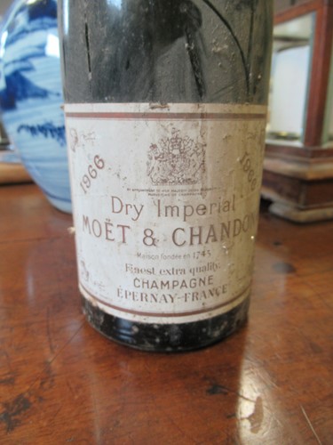 Lot 93 - A quantity of ports, wines & Champagne...