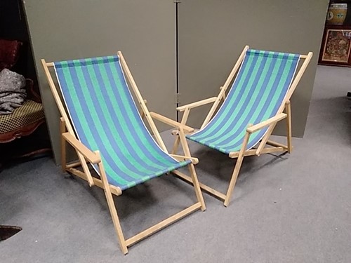 Lot 596 - A pair of vintage beech-framed folding steamer chairs