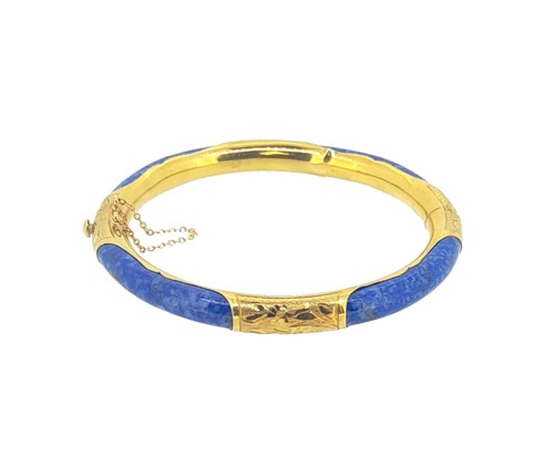 Lot 107 - A late 20th century 18ct gold and sodalite hinged bangle