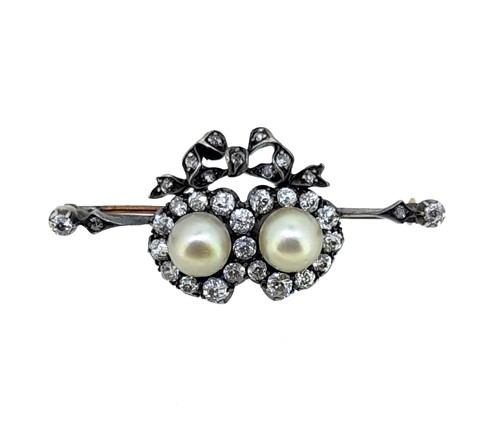 Lot 149 - A Victorian pearl and diamond brooch