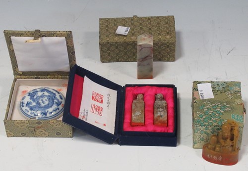 Lot 117 - Chinese hard stone desk seals (4), fabric...