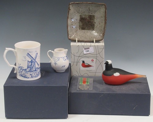 Lot 195 - An Iitala glass bird by Oiva Toikka, a 1939-45...