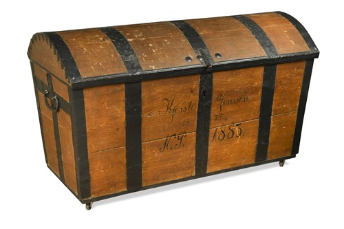 Lot 390 - A Victorian oak dome topped steamer trunk