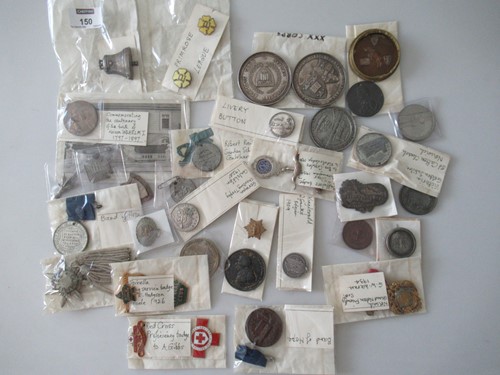 Lot 150 - A good collection of medals and badges, to...