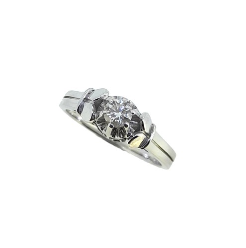 Lot 201 - A single stone diamond ring