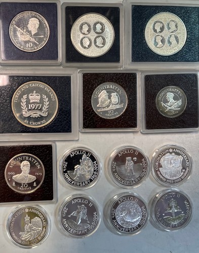Lot 19 - Turks & Caicos Islands, 14 Elizabeth II...