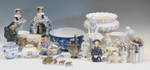 Lot 34 - A collection of decorative ceramics, to...