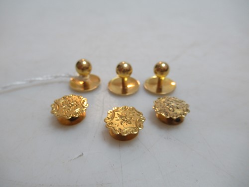 Lot 162 - Three collar studs, each marked '18', weight 4....