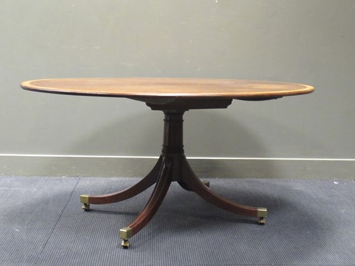 Lot 435 - A Regency mahogany breakfast table with...