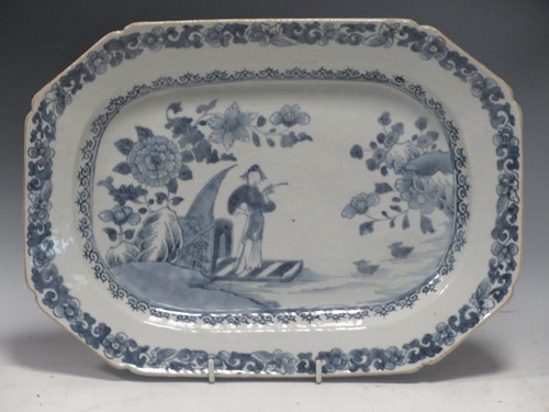 Lot 96 - A Chinese export blue and white oval dish 31 x...