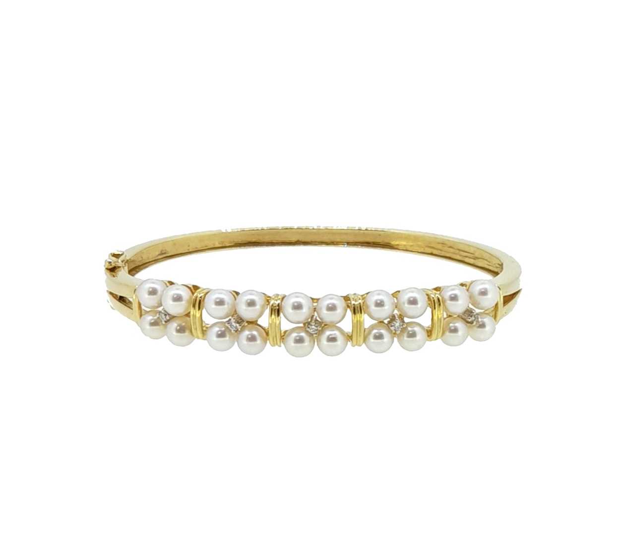 Lot 146 - A modern pearl bangle,
