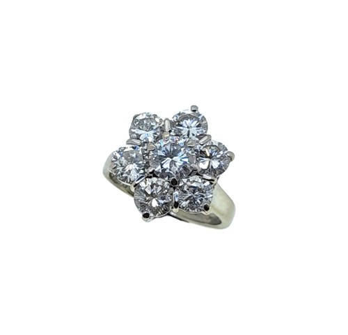 Lot 196 - A late 20th century 18ct gold diamond cluster ring