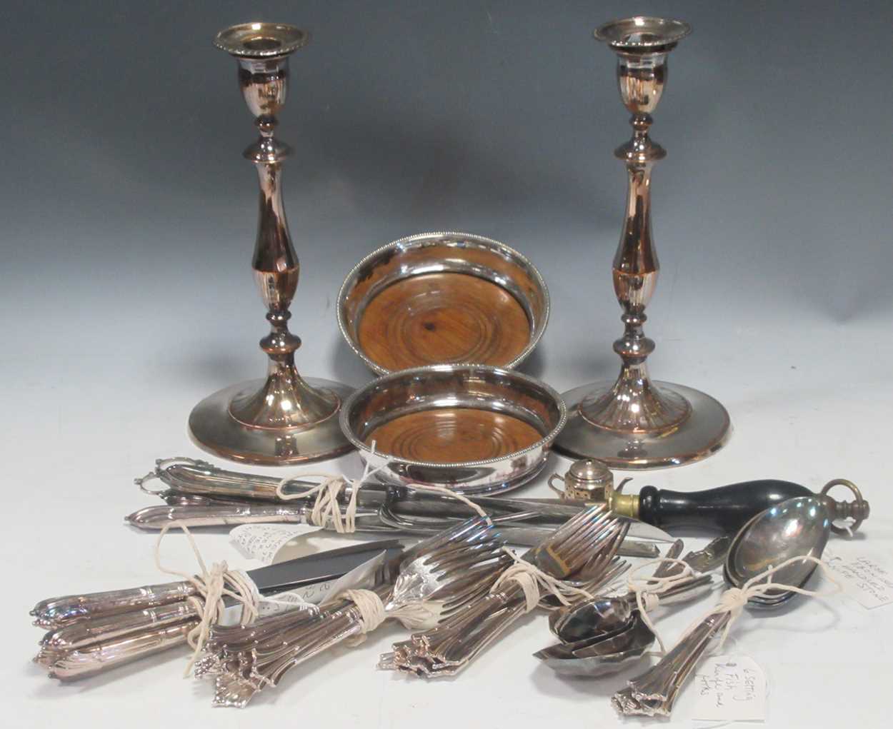 Lot 194 - A collection of silver plated items, to