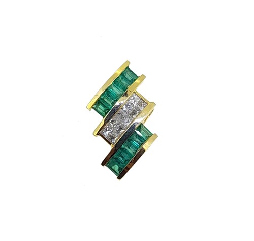 Lot 169 - An emerald and diamond pendant