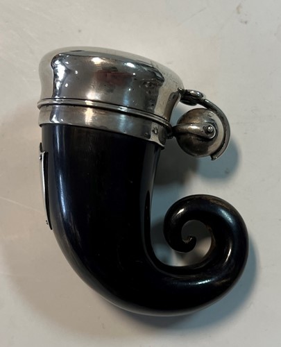 Lot 401 - A trio of silver mounted ram's horn snuff mulls