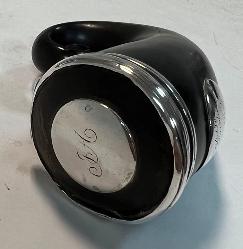 Lot 401 - A trio of silver mounted ram's horn snuff mulls