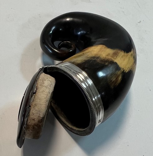 Lot 401 - A trio of silver mounted ram's horn snuff mulls