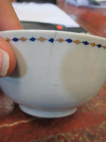 Lot 36 - An 18th century Chinese export bowl and stand,...