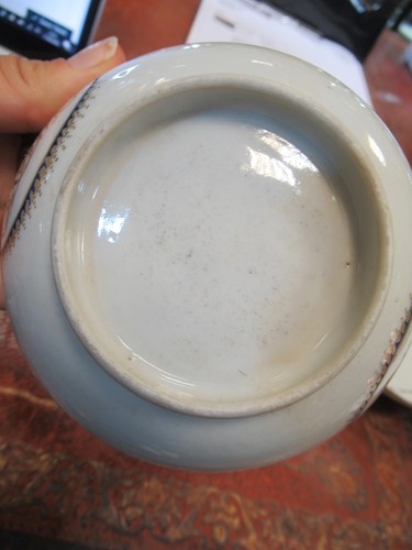 Lot 36 - An 18th century Chinese export bowl and stand,...