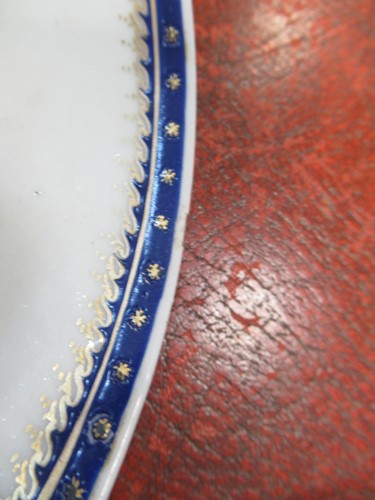 Lot 36 - An 18th century Chinese export bowl and stand,...