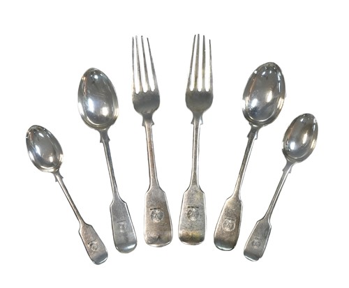 Lot 520 - An 18-piece set of George V silver flatware with 6 earlier additions