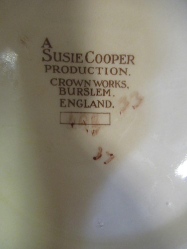 Lot 16 - A collection of Susie Cooper wares to include...