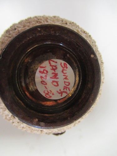 Lot 19 - A collection of ceramic wares to include an...