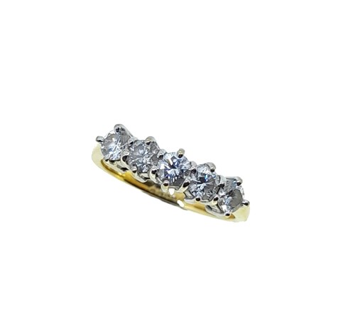 Lot 102 - A modern 18ct gold five stone diamond ring