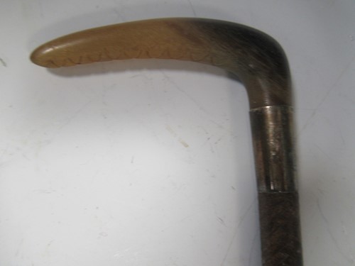 Lot 75 - A horn and silver gilt collared riding crop